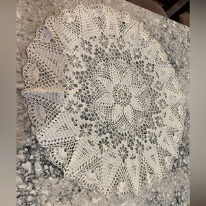 Crochet Lace centre tablecloth Pineapple Pattern 30” Round colour cream!